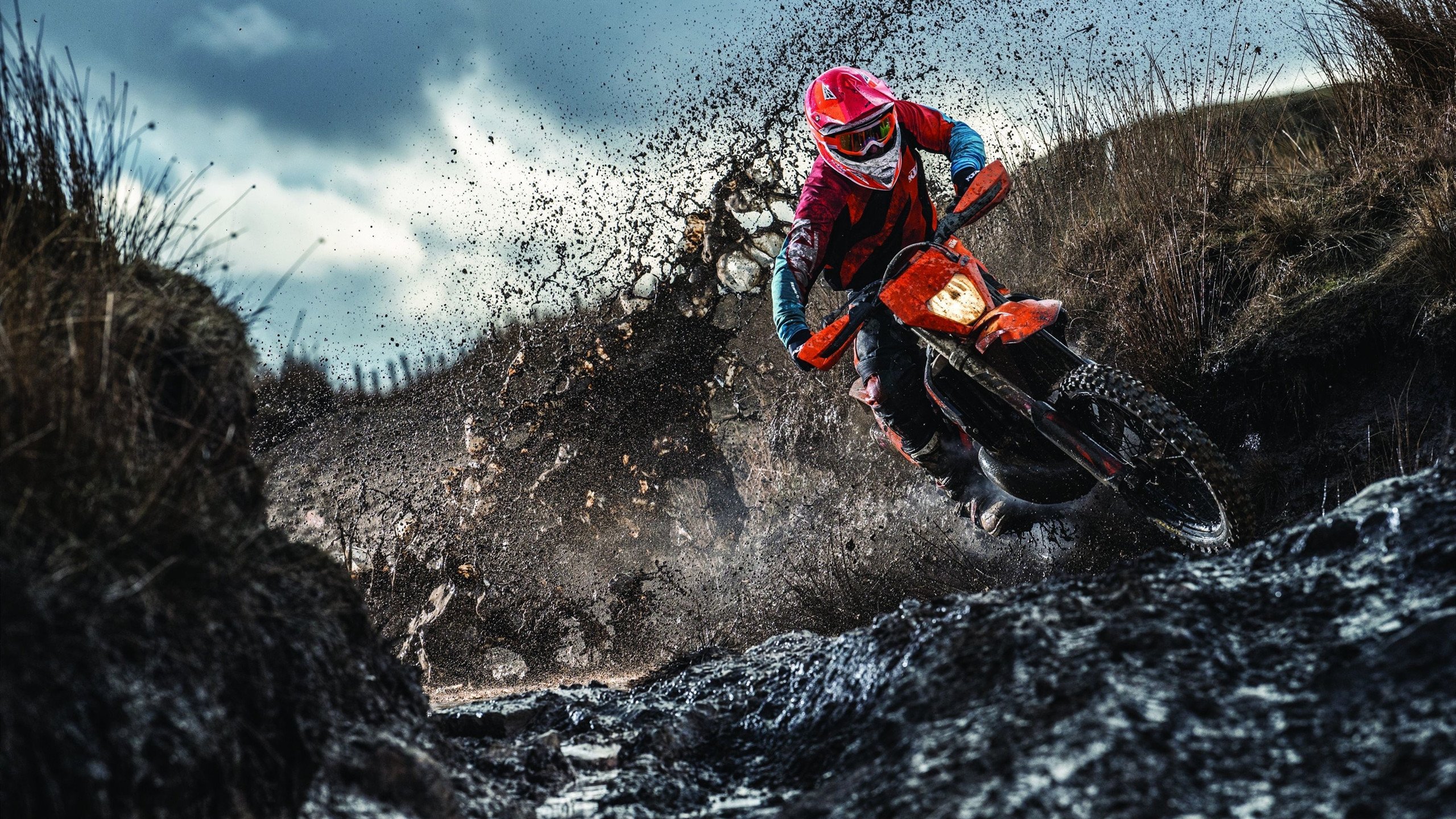 星空娱乐官方下载-传控型中场是否更适合面对高压对抗型对手，传控打法和防守反击